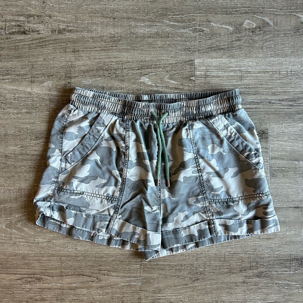 Women's Camo Drawstring Shorts in Gray & Tan